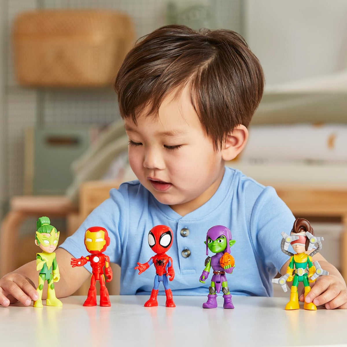5 Action Figures 4-Inch G3389