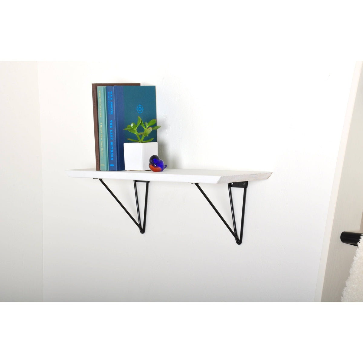 White Washed Wood Bracket Shelf U5662
